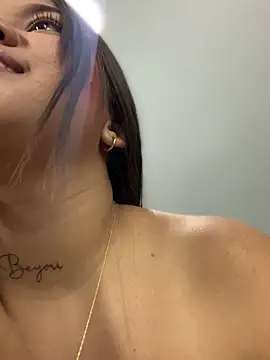 Snapshot of Michellesexxy chatting on 03/22/25, 10:26 Michellesexxy online show from 03/22/25, 10:26