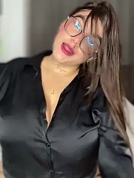 Snapshot of Michellesexxy chatting on 01/07/25, 02:42 Michellesexxy online show from 01/07/25, 02:42