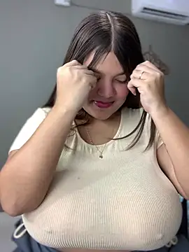 Snapshot of Michellesexxy chatting on 02/07/25, 03:55 Michellesexxy online show from 02/07/25, 03:55