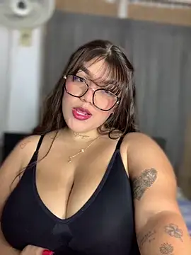 Snapshot of Michellesexxy chatting on 12/17/24, 03:50 Michellesexxy online show from 12/17/24, 03:50