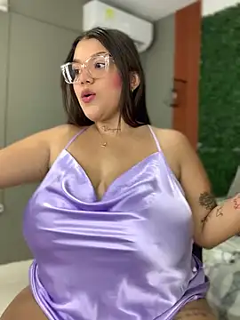 Snapshot of Michellesexxy chatting on 03/13/25, 03:44 Michellesexxy online show from 03/13/25, 03:44