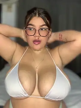 Snapshot of Michellesexxy chatting on 01/08/25, 02:57 Michellesexxy online show from 01/08/25, 02:57