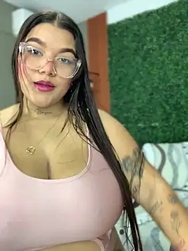 Snapshot of Michellesexxy chatting on 03/15/25, 09:38 Michellesexxy online show from 03/15/25, 09:38