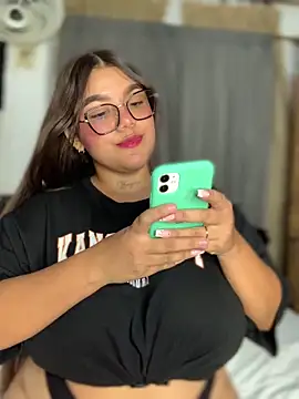 Snapshot of Michellesexxy chatting on 01/24/25, 03:22 Michellesexxy online show from 01/24/25, 03:22