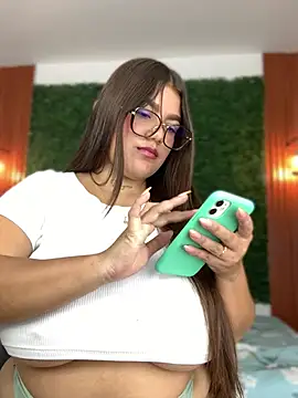 Snapshot of Michellesexxy chatting on 01/28/25, 07:22 Michellesexxy online show from 01/28/25, 07:22