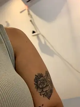 Snapshot of Michellesexxy chatting on 09/25/25, 08:26 Michellesexxy online show from 09/25/25, 08:26