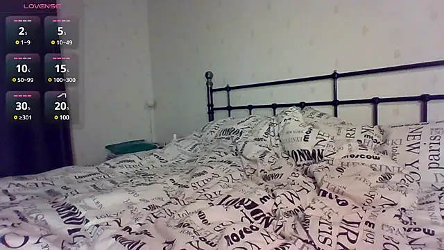 Snapshot of Athena_play chatting on 03/05/25, 09:15 Athena play online show from 03/05/25, 09:15