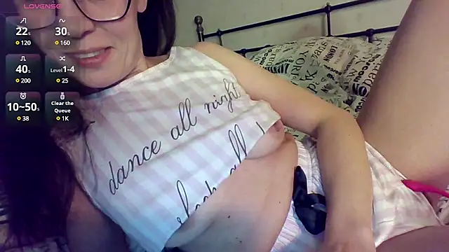 Snapshot of Athena_play chatting on 03/11/25, 09:37 Athena play online show from 03/11/25, 09:37