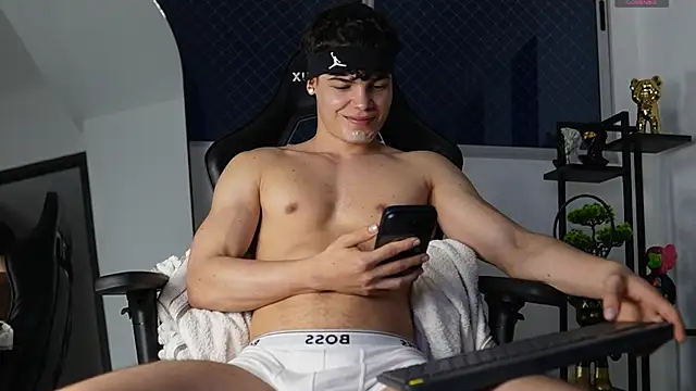 Snapshot of Max_cortes1 chatting on 11/01/25, 11:09 Max cortes1 online show from 11/01/25, 11:09