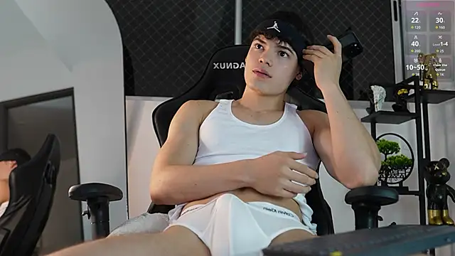 Snapshot of Max_cortes1 chatting on 09/10/25, 12:09 Max cortes1 online show from 09/10/25, 12:09