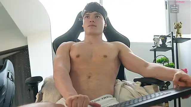 Snapshot of Max_cortes1 chatting on 11/03/25, 09:29 Max cortes1 online show from 11/03/25, 09:29