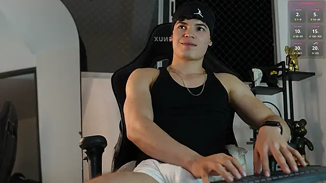 Snapshot of Max_cortes1 chatting on 09/16/25, 01:39 Max cortes1 online show from 09/16/25, 01:39