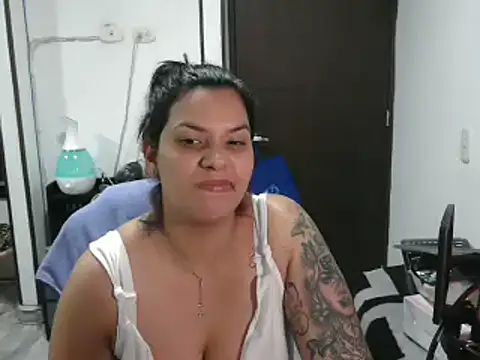 CarolinaRincon online show from 03/11/25, 09:04