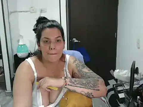 CarolinaRincon online show from 03/12/25, 12:09