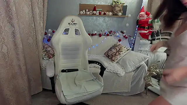 IsabellaFoxyy online show from 12/21/25, 06:37