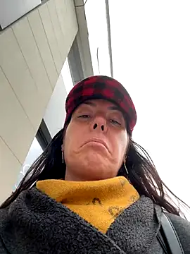 Snapshot of eveangelll chatting on 10/14/25, 08:37 eveangelll online show from 10/14/25, 08:37