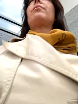 Snapshot of eveangelll chatting on 10/11/25, 06:47 eveangelll online show from 10/11/25, 06:47