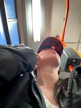 Snapshot of eveangelll chatting on 11/21/25, 05:06 eveangelll online show from 11/21/25, 05:06