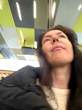 Snapshot of eveangelll chatting on 11/19/25, 08:03 eveangelll online show from 11/19/25, 08:03