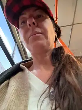 Snapshot of eveangelll chatting on 10/30/25, 04:44 eveangelll online show from 10/30/25, 04:44