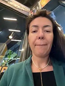 Snapshot of eveangelll chatting on 11/24/25, 08:14 eveangelll online show from 11/24/25, 08:14