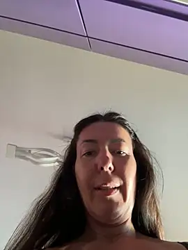 Snapshot of eveangelll chatting on 11/01/25, 08:08 eveangelll online show from 11/01/25, 08:08