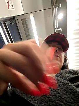 Snapshot of eveangelll chatting on 10/13/25, 04:03 eveangelll online show from 10/13/25, 04:03