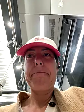 Snapshot of eveangelll chatting on 10/24/25, 03:49 eveangelll online show from 10/24/25, 03:49