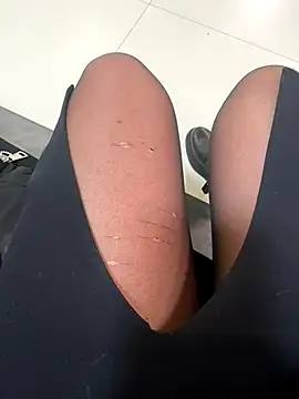 Snapshot of eveangelll chatting on 11/17/25, 07:56 eveangelll online show from 11/17/25, 07:56