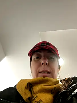 Snapshot of eveangelll chatting on 11/23/25, 08:02 eveangelll online show from 11/23/25, 08:02