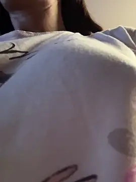 Snapshot of eveangelll chatting on 11/06/25, 04:27 eveangelll online show from 11/06/25, 04:27