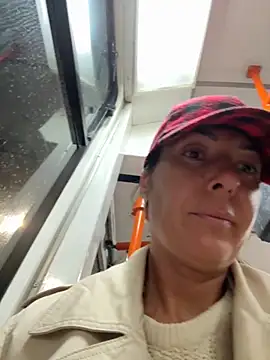 Snapshot of eveangelll chatting on 10/15/25, 04:00 eveangelll online show from 10/15/25, 04:00