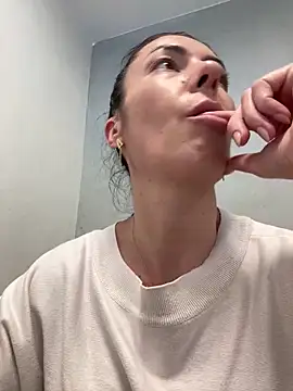 Snapshot of eveangelll chatting on 03/13/25, 11:08 eveangelll online show from 03/13/25, 11:08