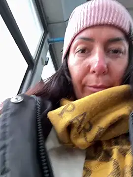 Snapshot of eveangelll chatting on 12/17/25, 08:19 eveangelll online show from 12/17/25, 08:19