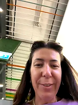 Snapshot of eveangelll chatting on 11/05/25, 10:40 eveangelll online show from 11/05/25, 10:40