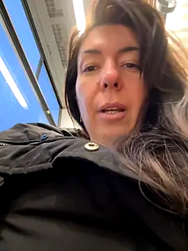 Snapshot of eveangelll chatting on 11/20/25, 05:19 eveangelll online show from 11/20/25, 05:19