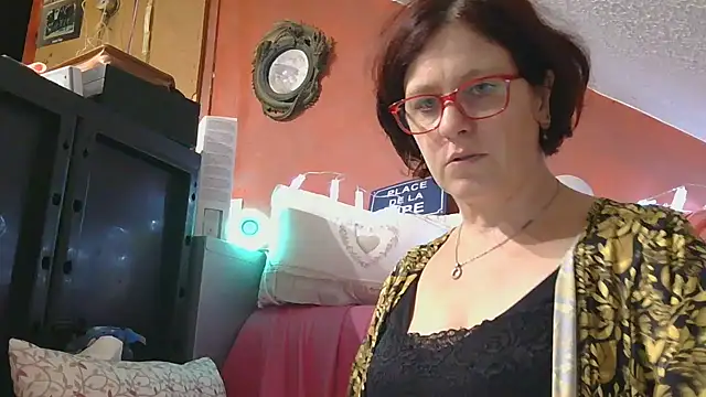 Snapshot of lanax chatting on 10/10/25, 12:06 lanax online show from 10/10/25, 12:06
