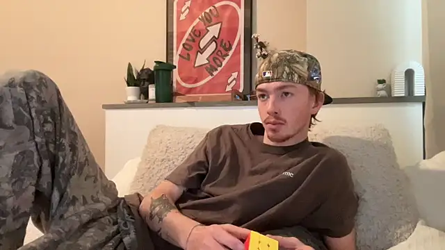 younghungginger online show from 12/15/24, 07:53