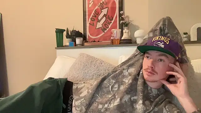 younghungginger online show from 12/28/24, 01:39