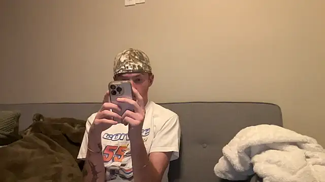 younghungginger online show from 11/28/25, 11:49