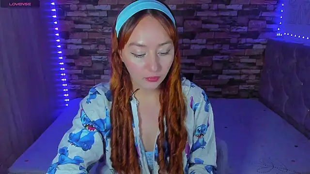 Snapshot of April_sommer1 chatting on 03/23/25, 01:31 April sommer1 online show from 03/23/25, 01:31
