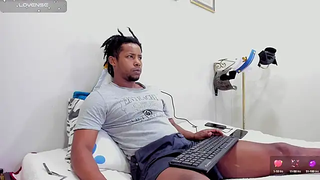 AlejoKhalifa  online show from 09/23/25, 09:49