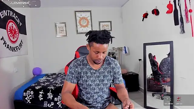 AlejoKhalifa  online show from 10/28/25, 09:08