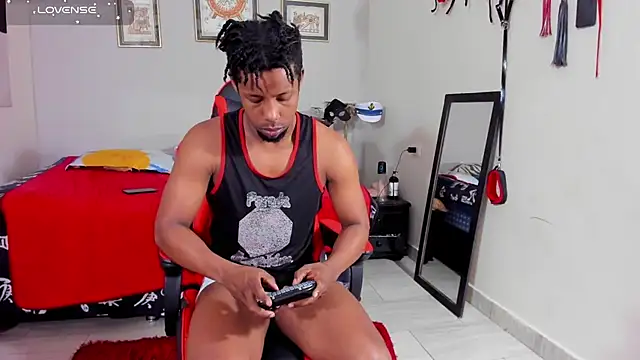 AlejoKhalifa  online show from 12/04/25, 10:47