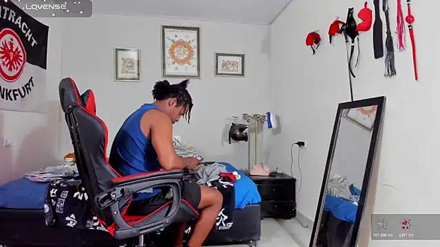 AlejoKhalifa  online show from 11/18/25, 02:16