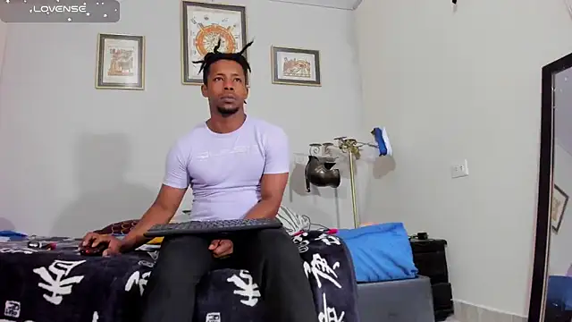 AlejoKhalifa  online show from 11/06/25, 08:40