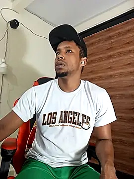 AlejoKhalifa  online show from 09/30/25, 10:32