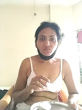 Snapshot of sunita6009 chatting on 07/05/26, 04:30 sunita6009 online show from 07/05/26, 04:30