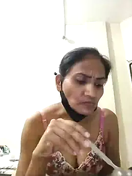 Snapshot of sunita6009 chatting on 06/30/26, 03:01 sunita6009 online show from 06/30/26, 03:01