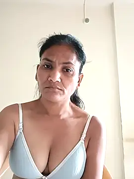 Snapshot of sunita6009 chatting on 09/28/25, 08:43 sunita6009 online show from 09/28/25, 08:43